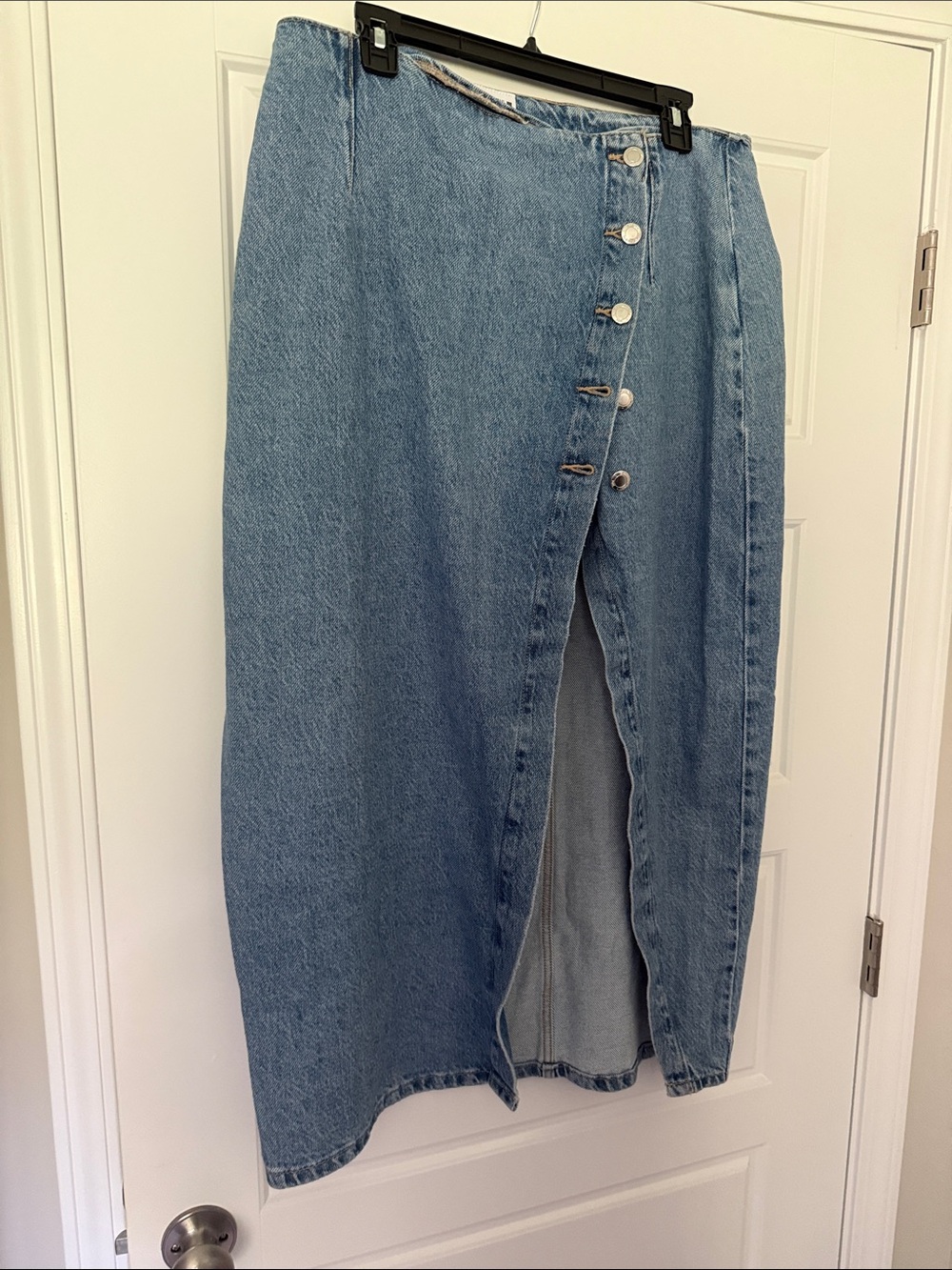 Zara Light Blue Button-Front Denim Midi Skirt with Front Slit - Picture 4 of 4